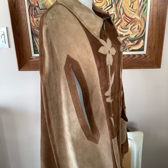 Vintage Suede Cape Woodstock Vibes 🌺 on Trend 🔥 - Picture 3 of 7